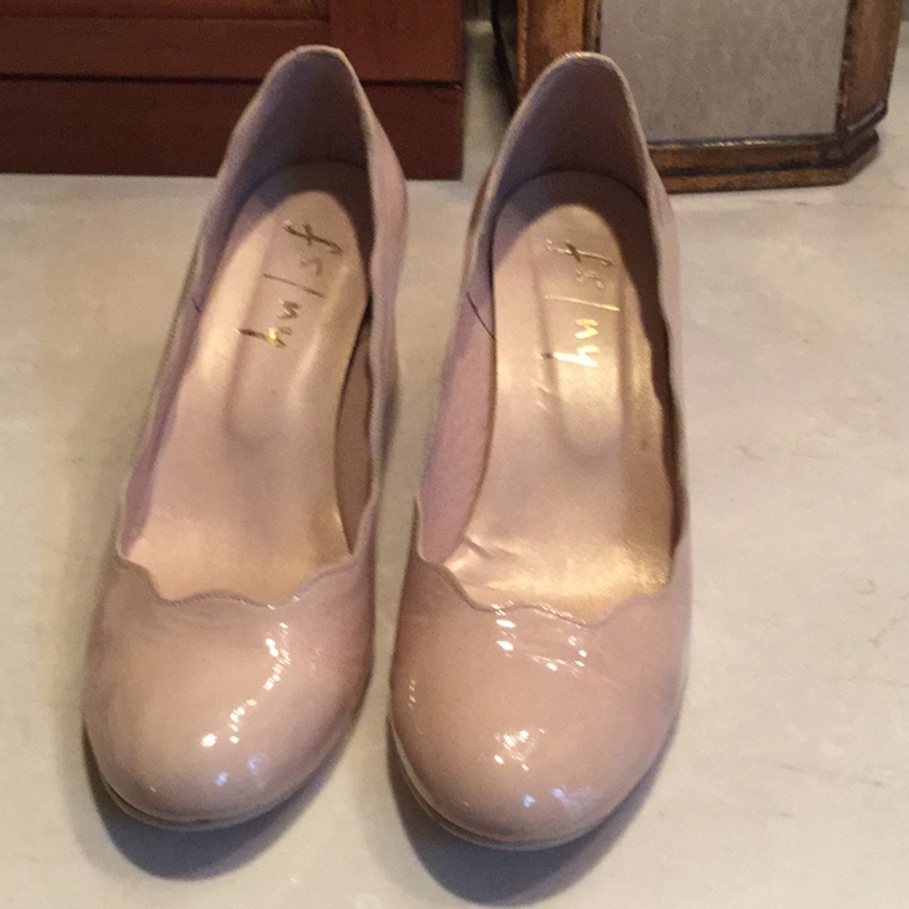 Fs/ny beige patent pumps, Size 8,Excellent cond.